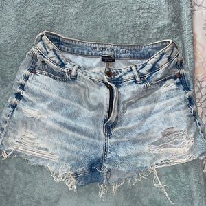 American eagle ripped light wash Jean shorts